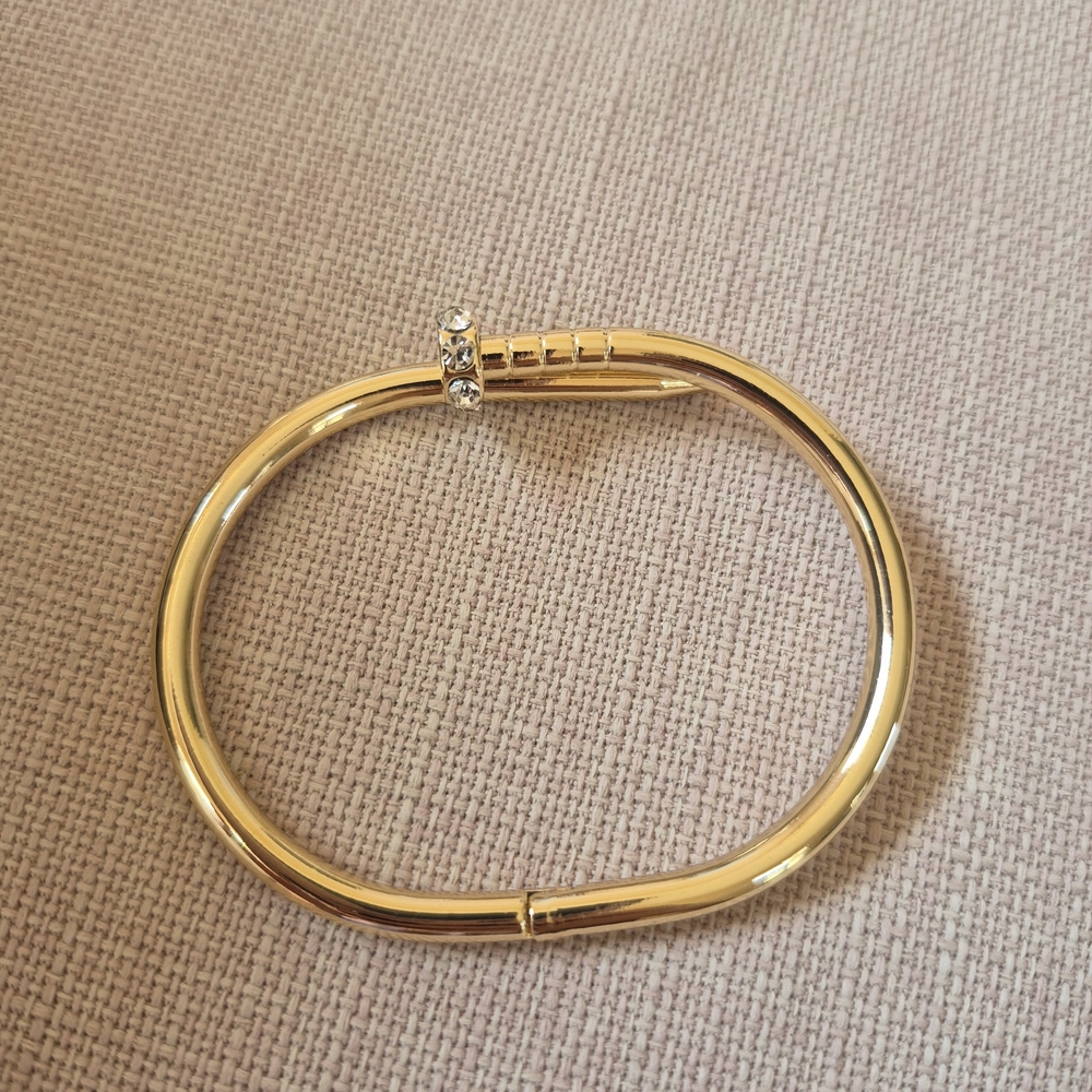 NWT Stunning Gold Nail Design Bangle Bracelet